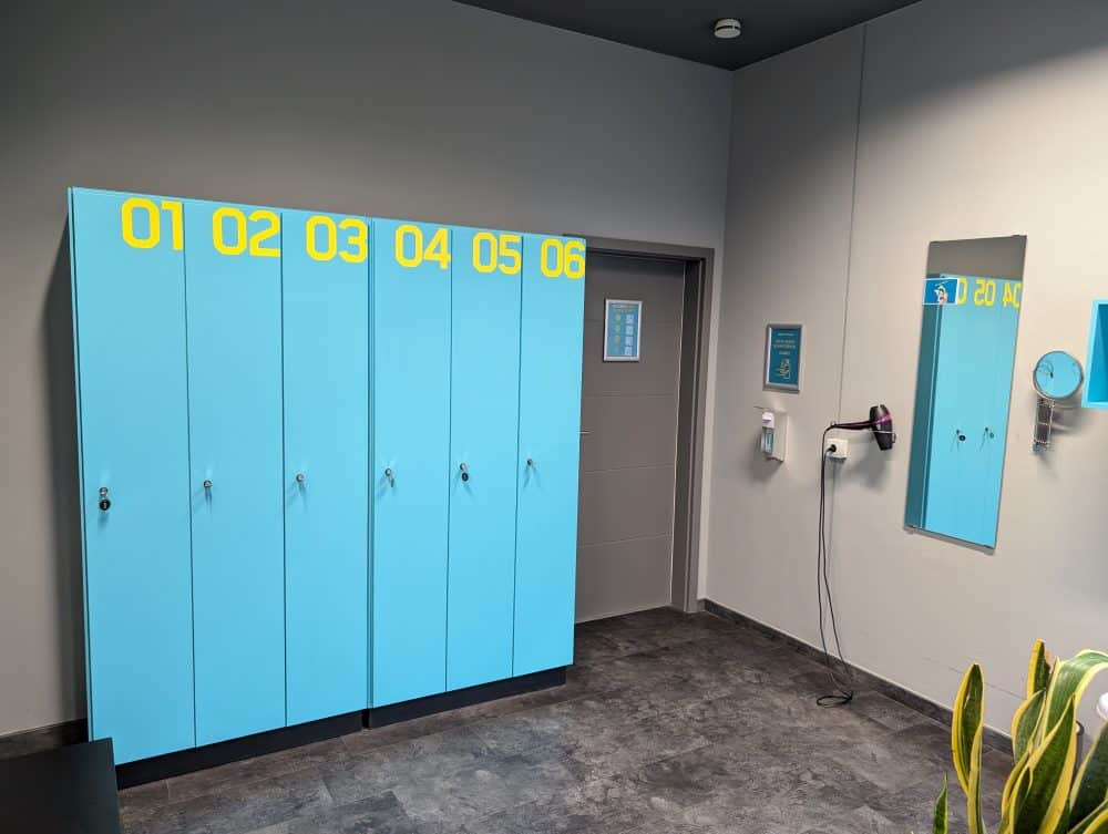 KURZSPORTMACHEN EMS Fitnessstudio Umkleide 06